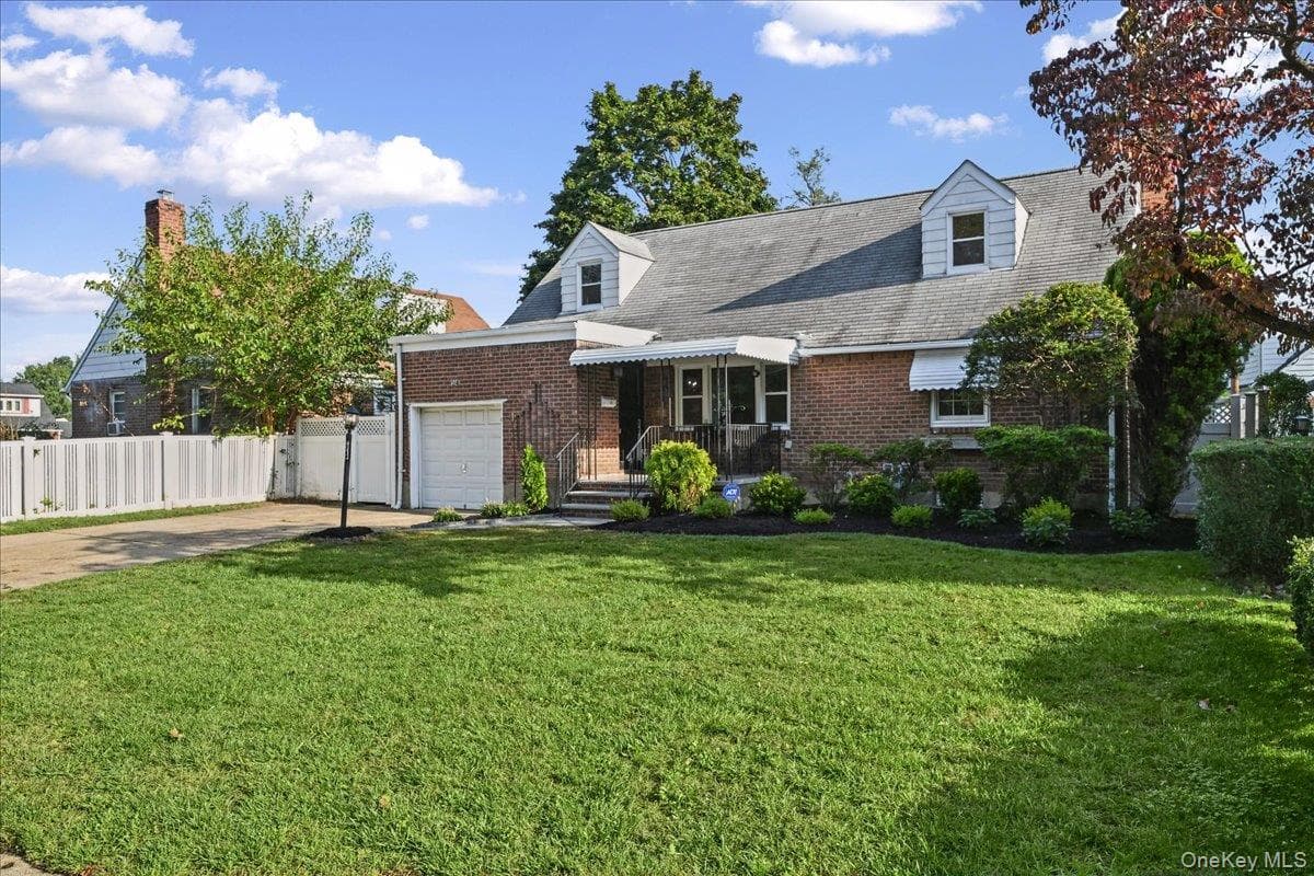 54 Greenway Boulevard photo 1