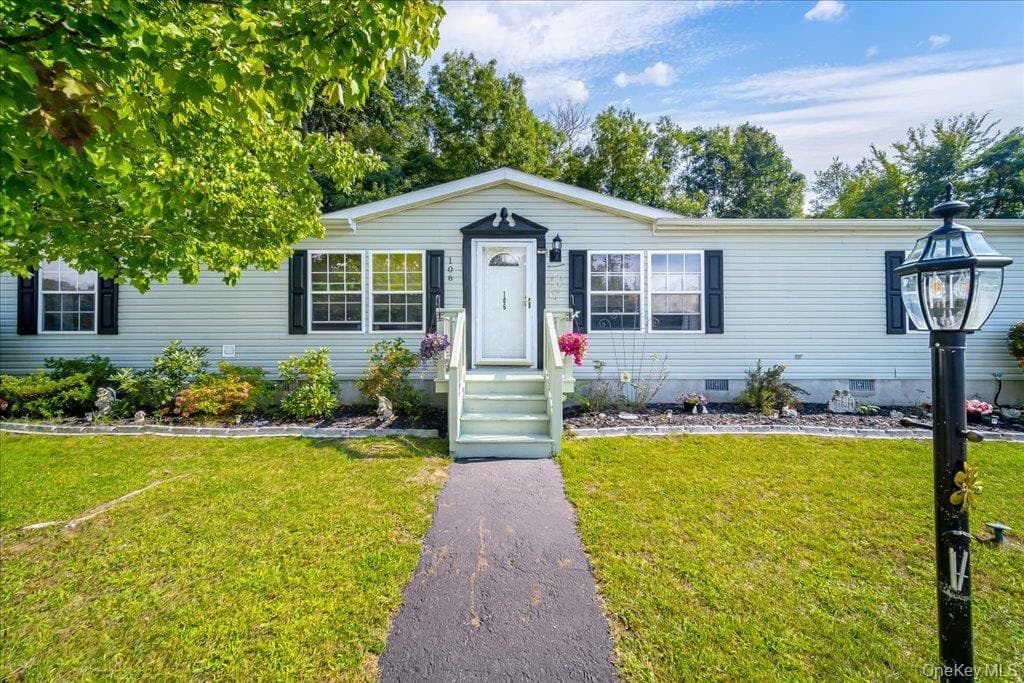 106 Winding Wood RD, Hopewell Junction