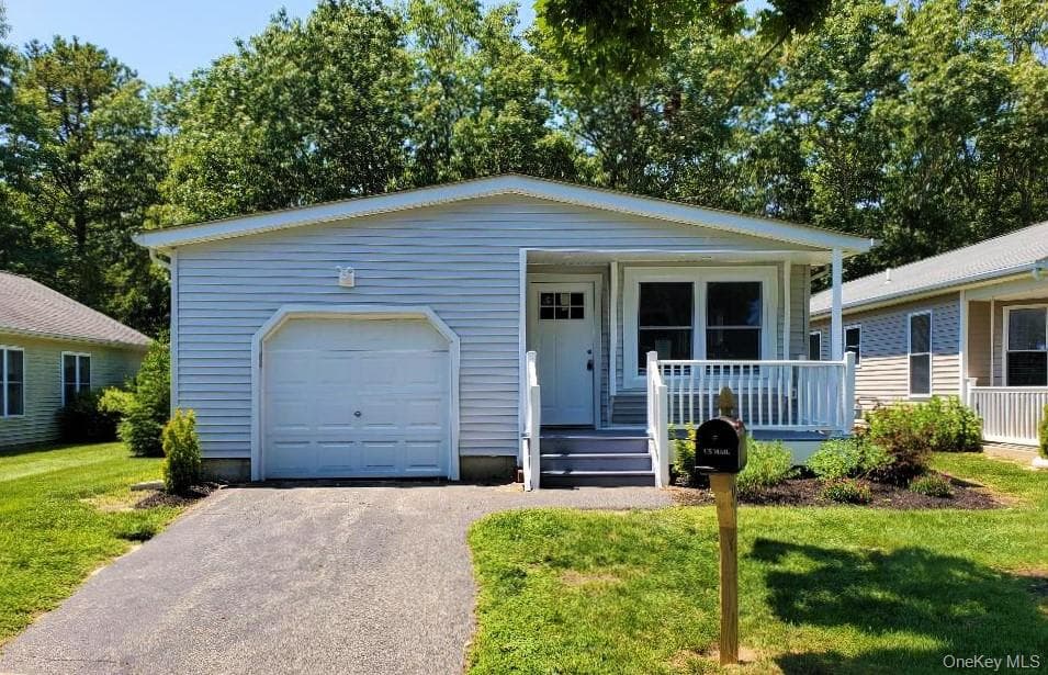 201 Village Circle, Manorville