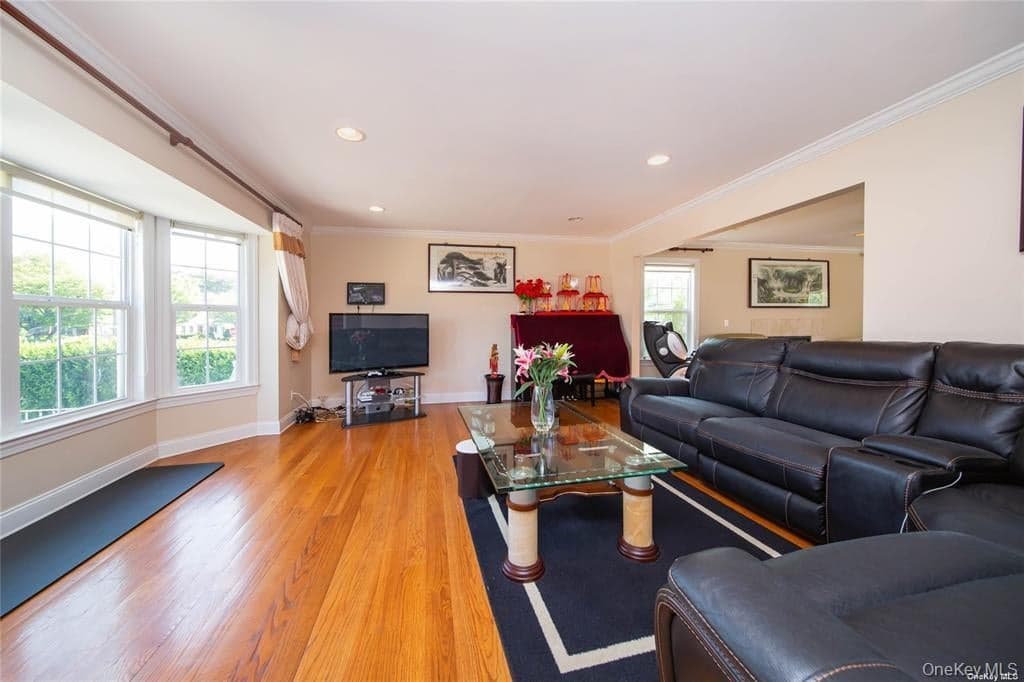 66 Maple Street Unit: A thumbnail 4