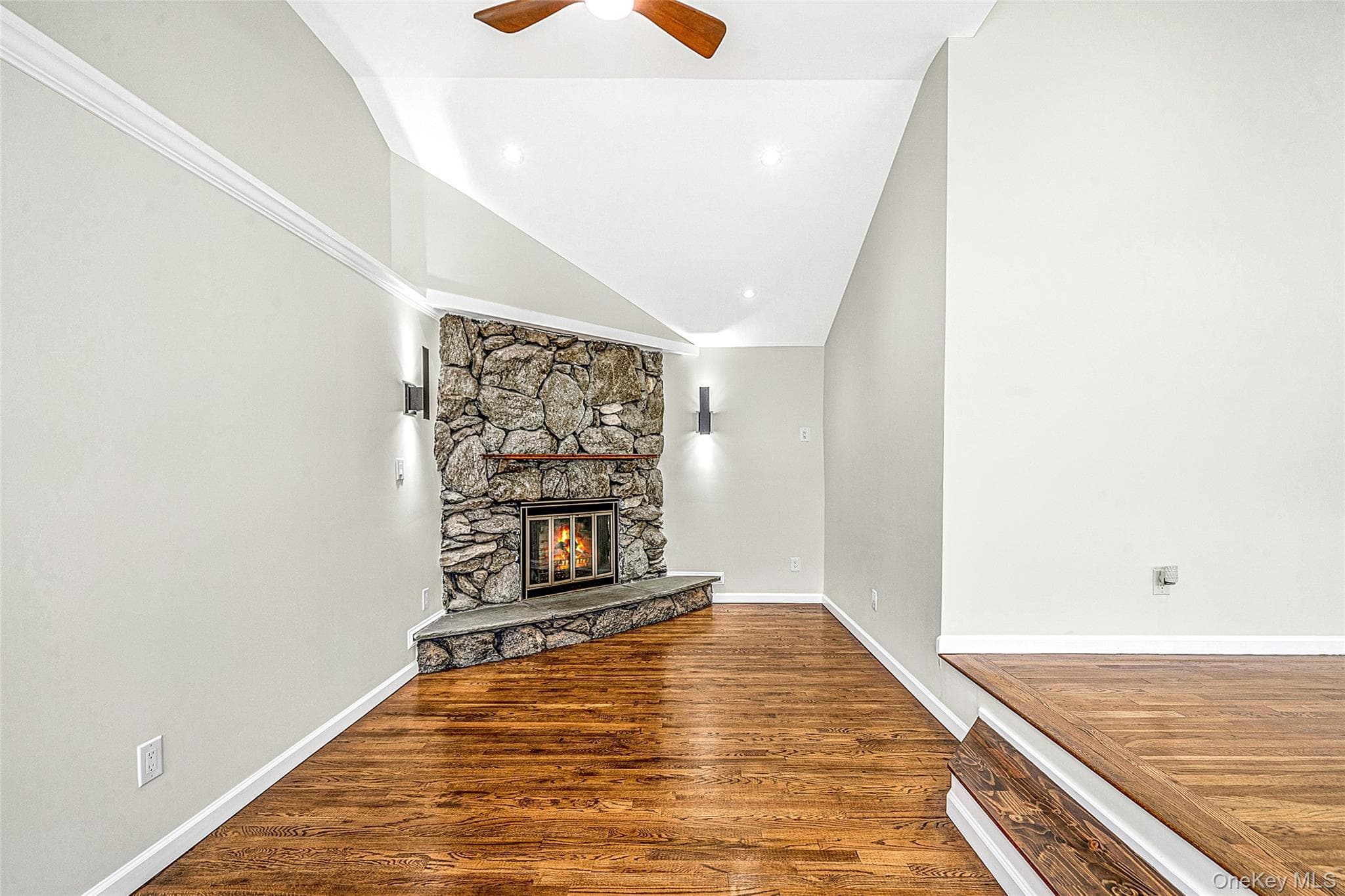 260 W 24th Street thumbnail 13