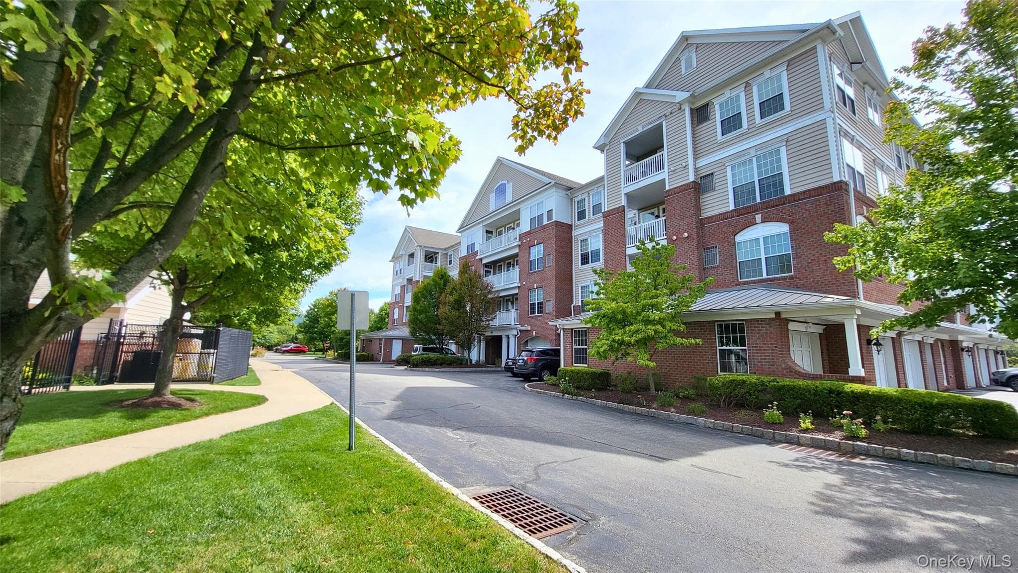 621 Regency Drive thumbnail 2
