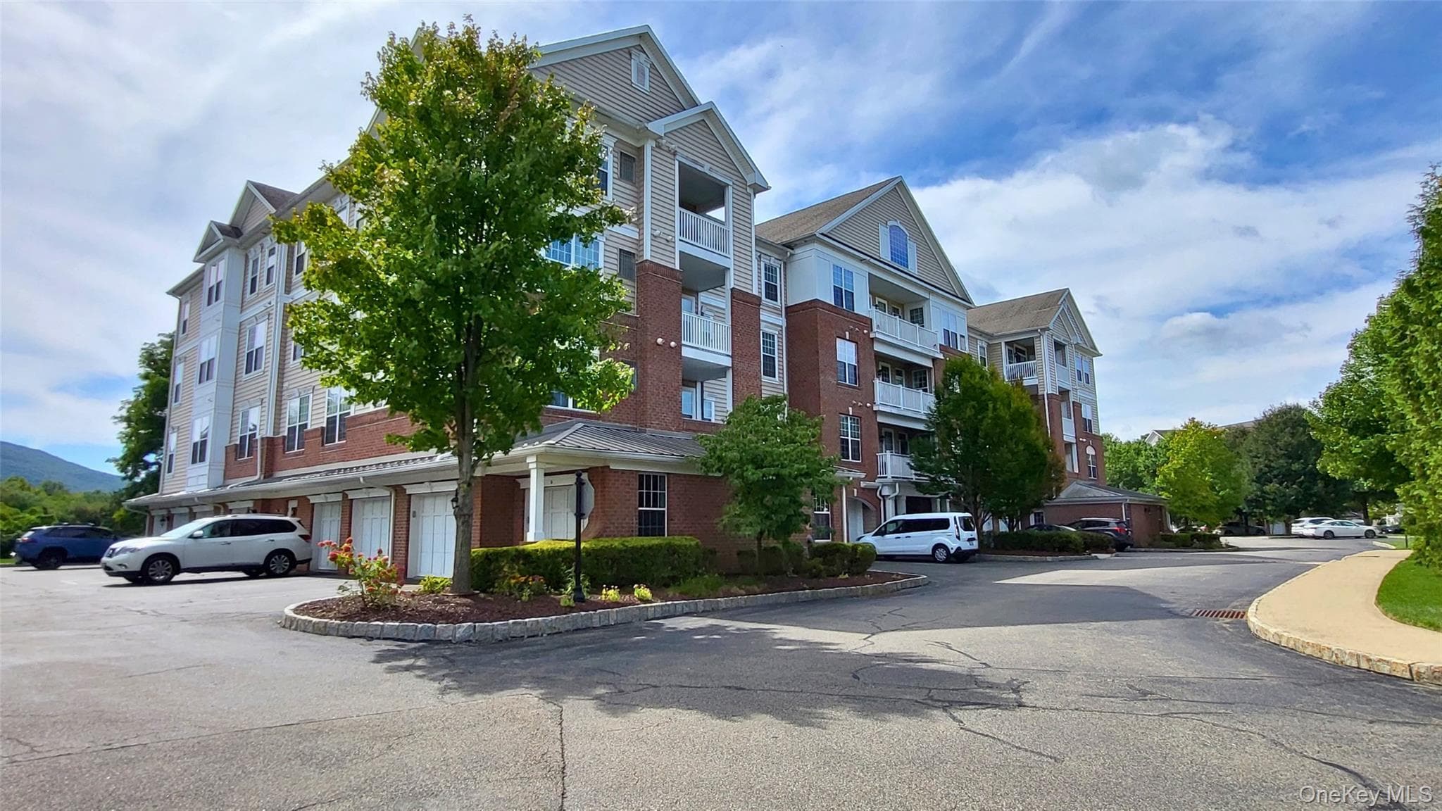 621 Regency Drive thumbnail 3