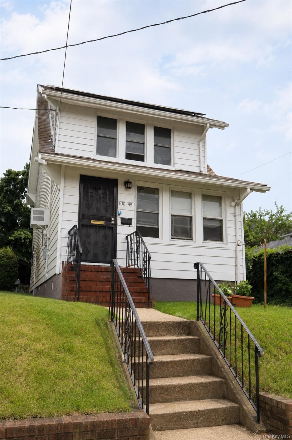 100-49 198th Street photo 1