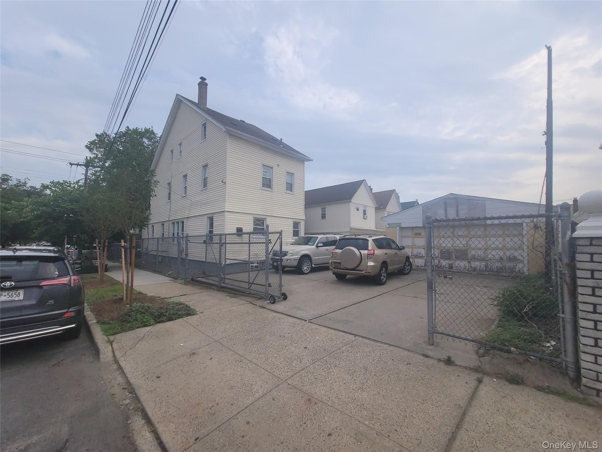 12019 Linden Boulevard photo 1