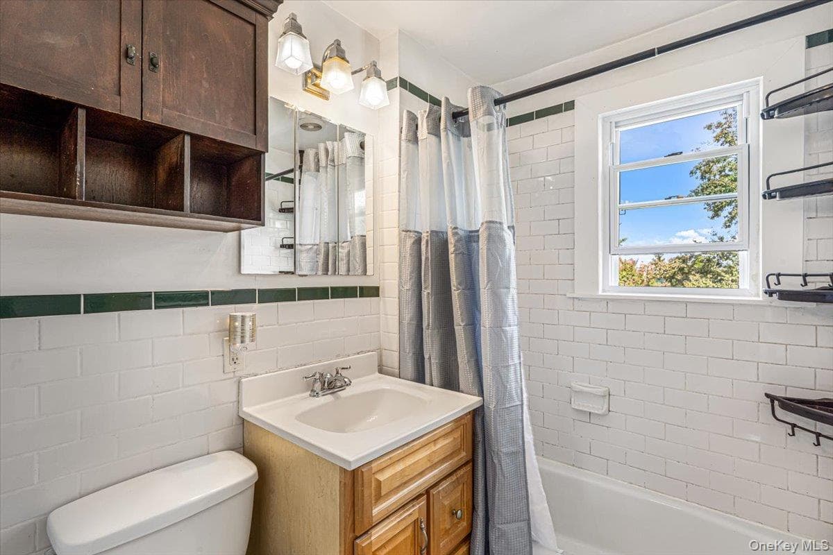 159-11 Powells Cove Boulevard thumbnail 19