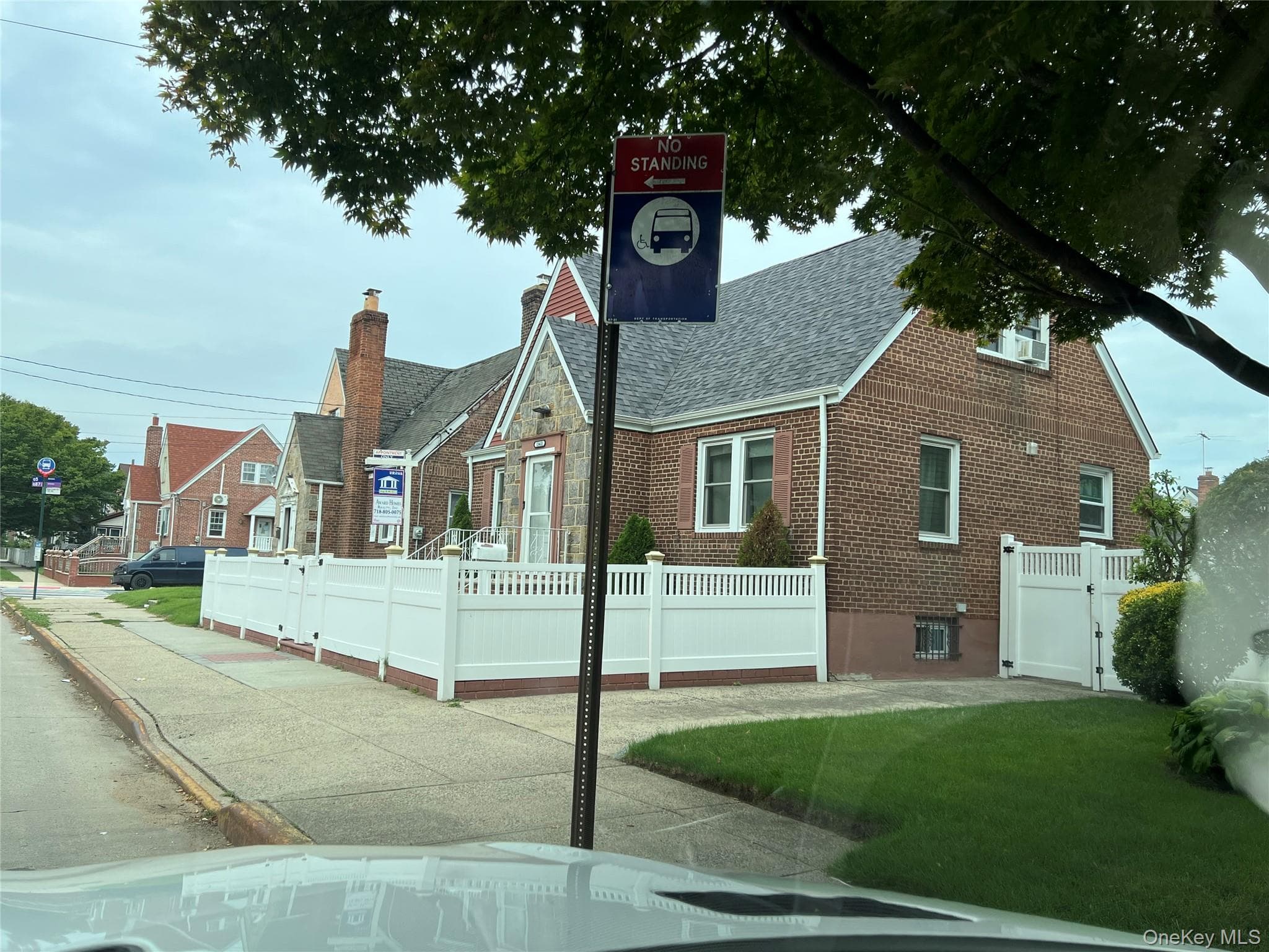 134-33 Hook Creek Boulevard thumbnail 3