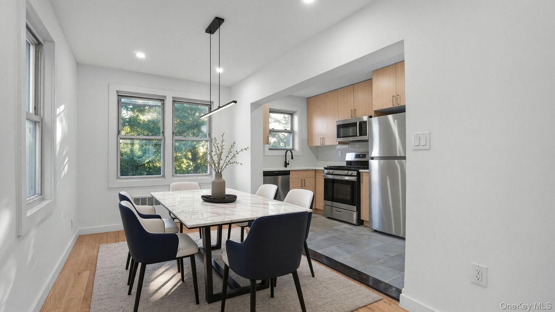4135 Murdock Avenue thumbnail 3