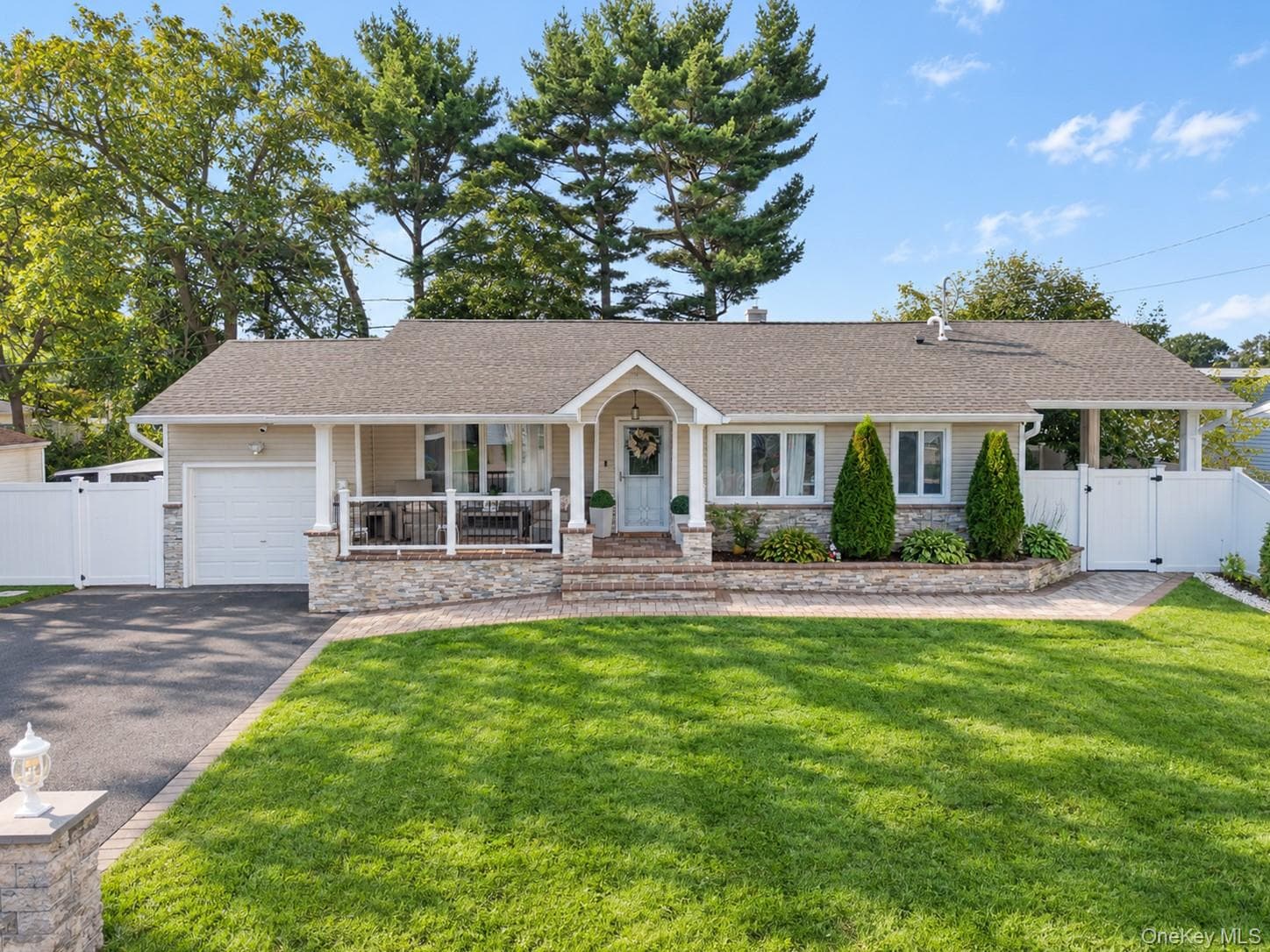 42 Blue Jay Drive photo 1