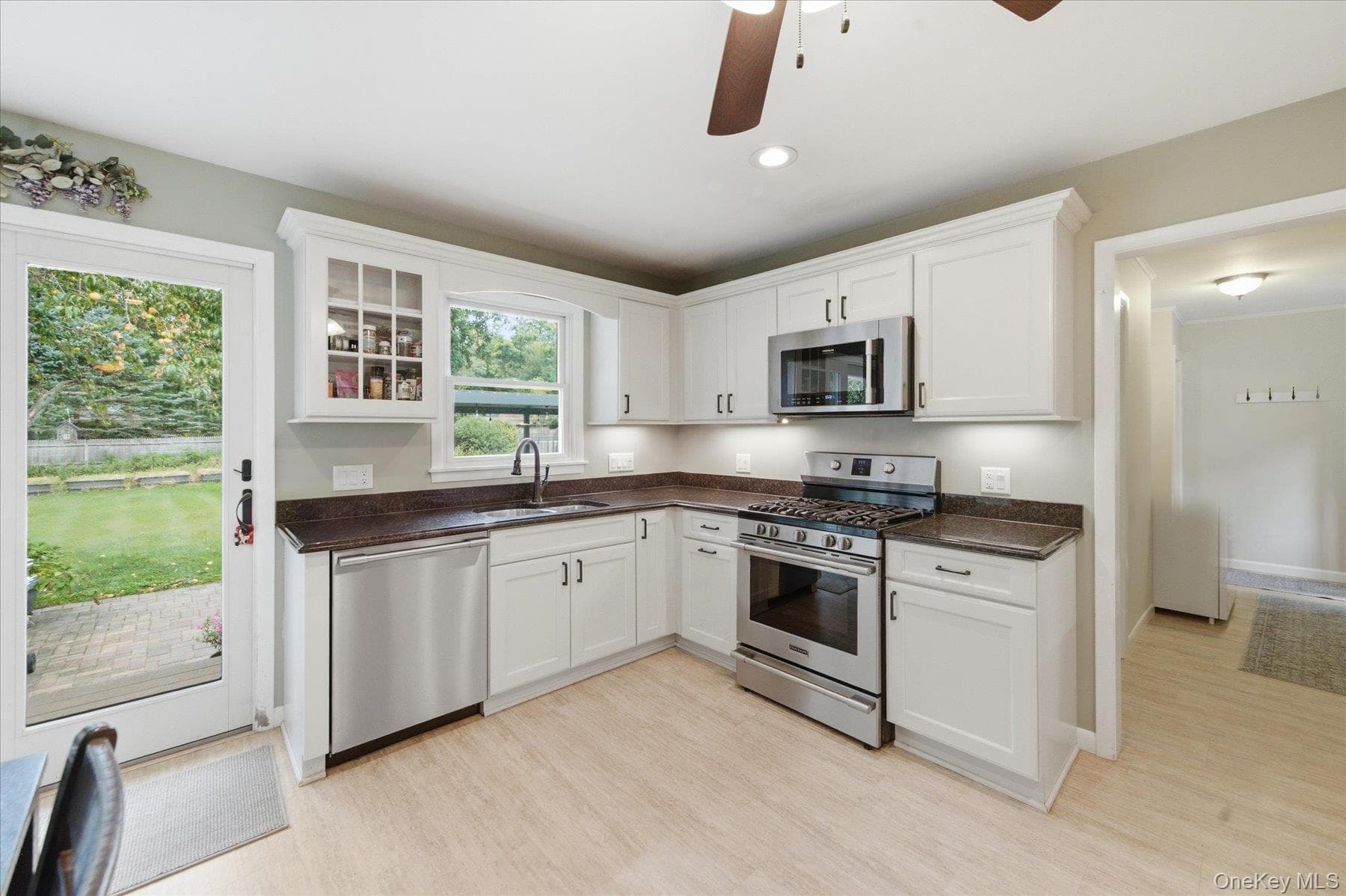 220 Hubbard Avenue thumbnail 11