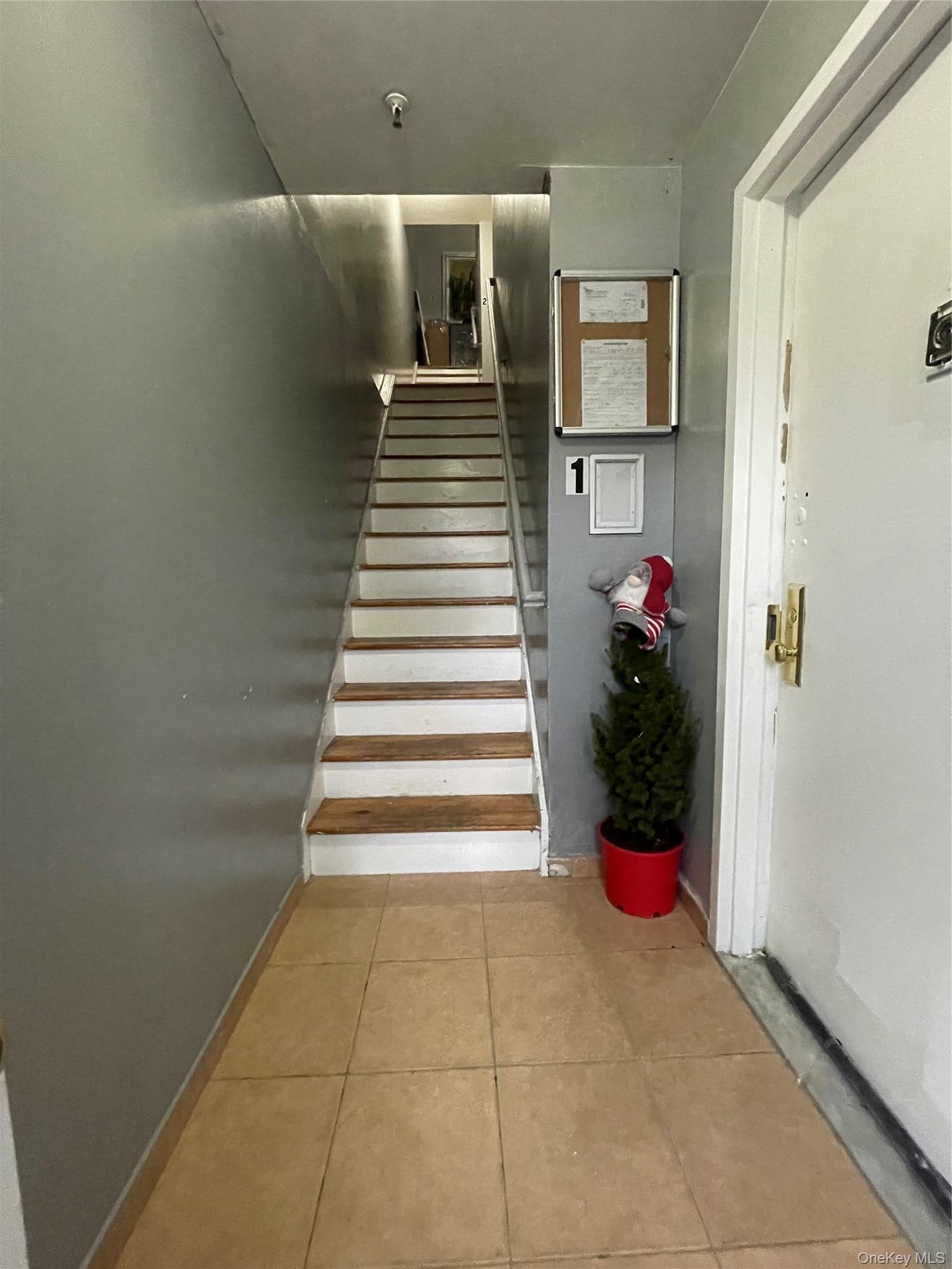 2730 Kingsbridge Terrace thumbnail 10