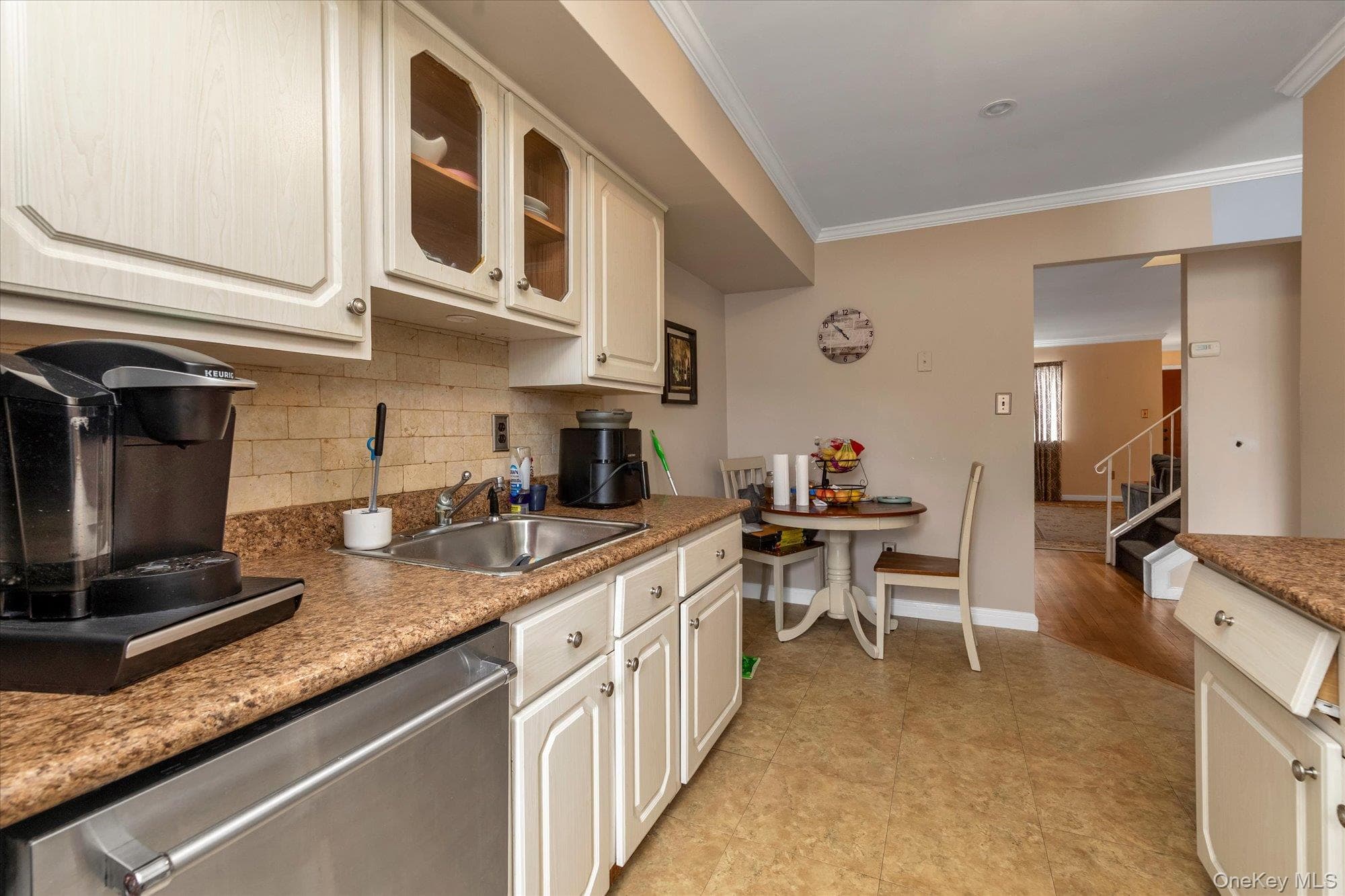 88 E Valley Stream Boulevard Unit: 6 thumbnail 4