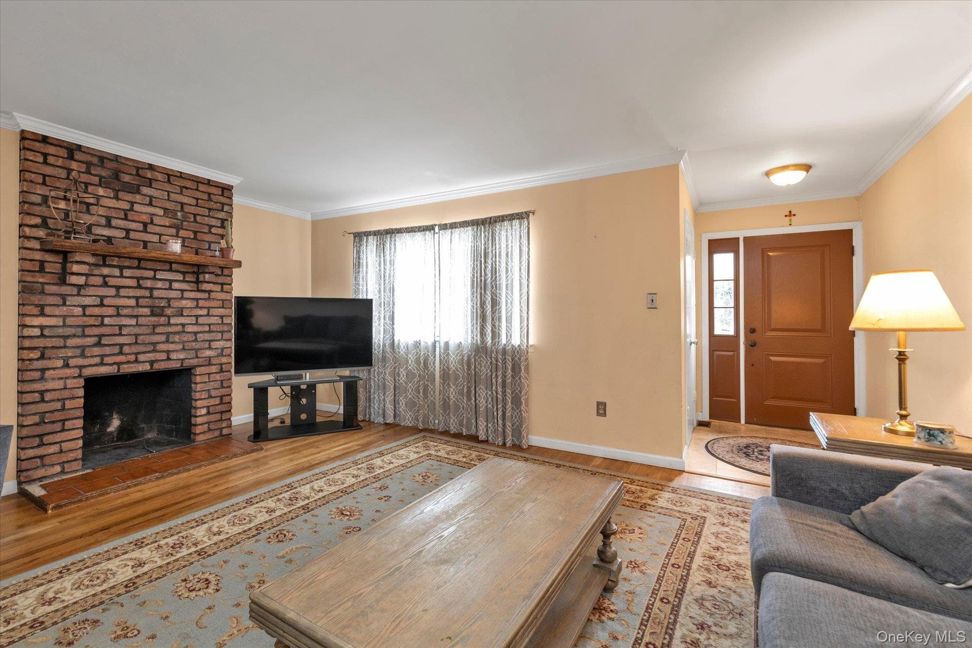 88 E Valley Stream Boulevard Unit: 6 photo 1