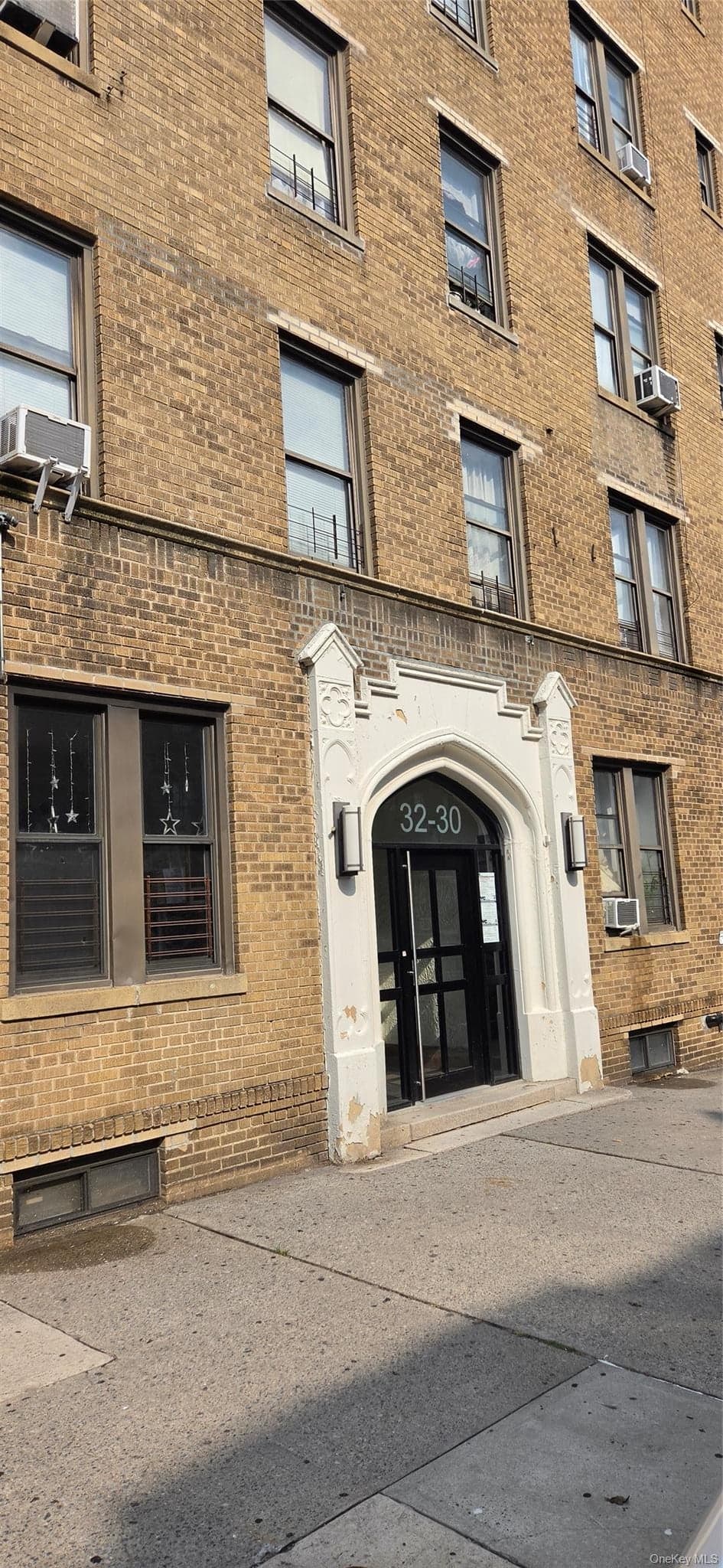 32-30 93 Street Unit: C8 photo 1