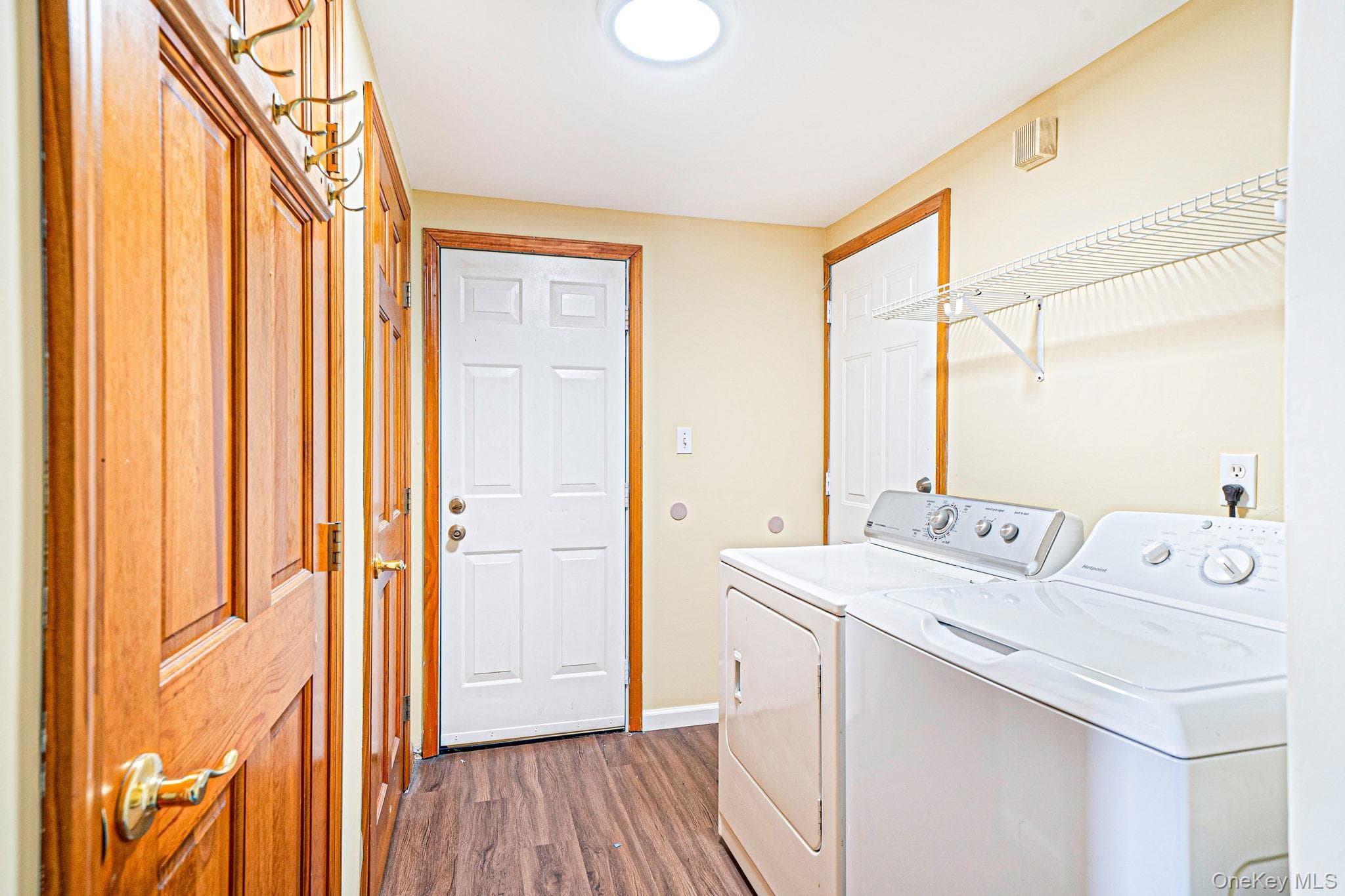 263 Commack Road thumbnail 16