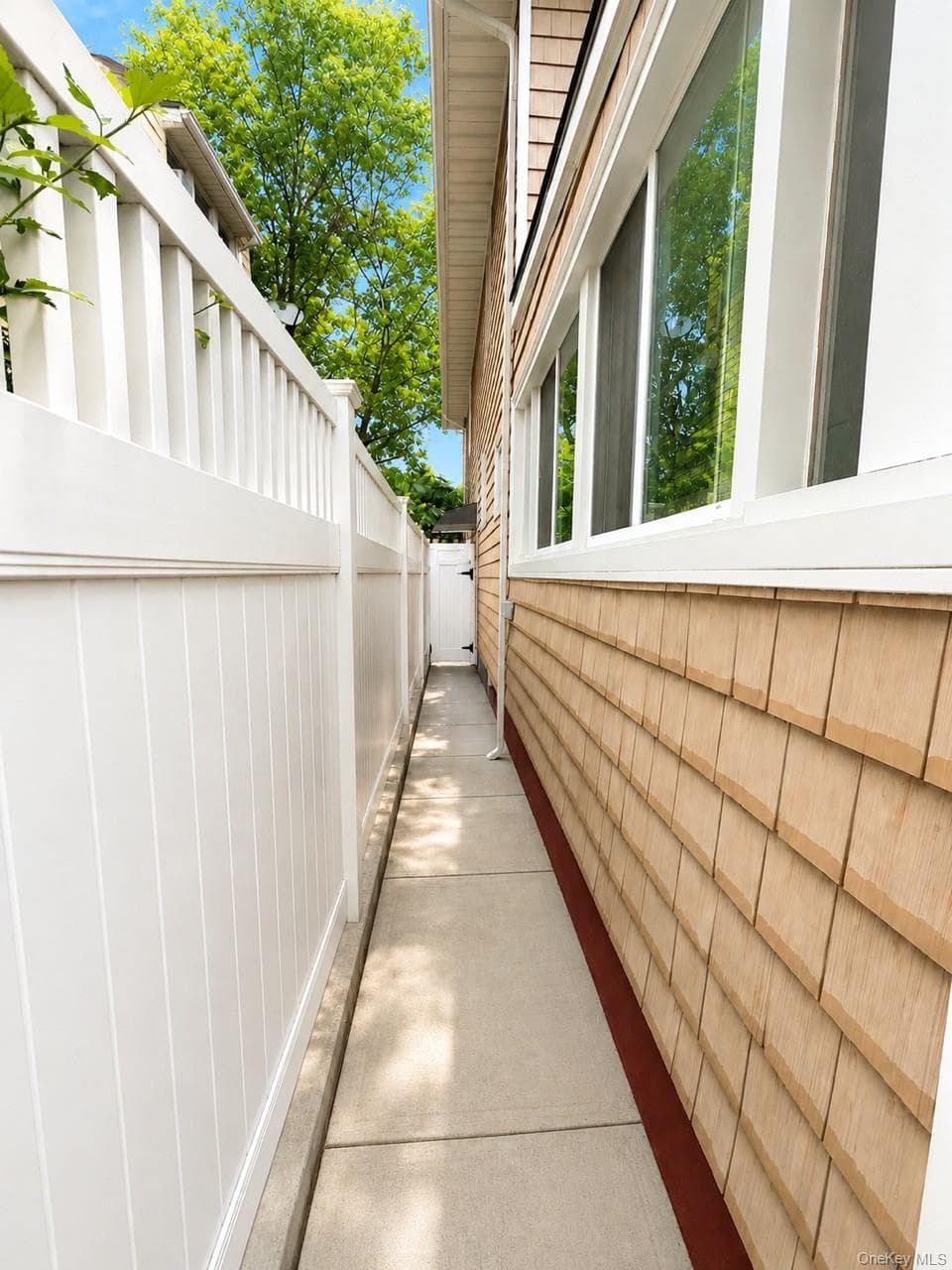 9440 Springfield Boulevard thumbnail 4