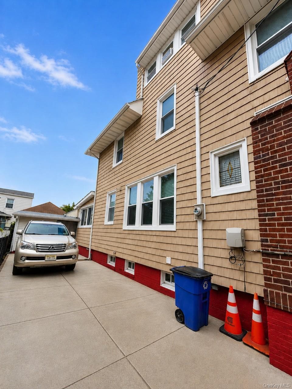 9440 Springfield Boulevard thumbnail 3