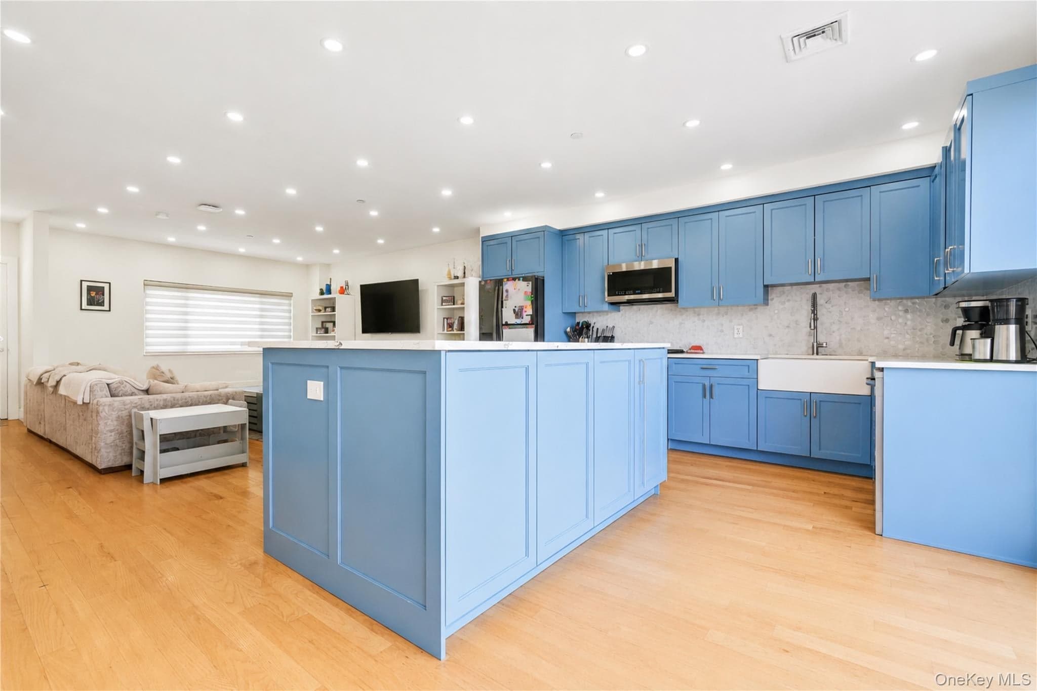 925 Hart Street thumbnail 16