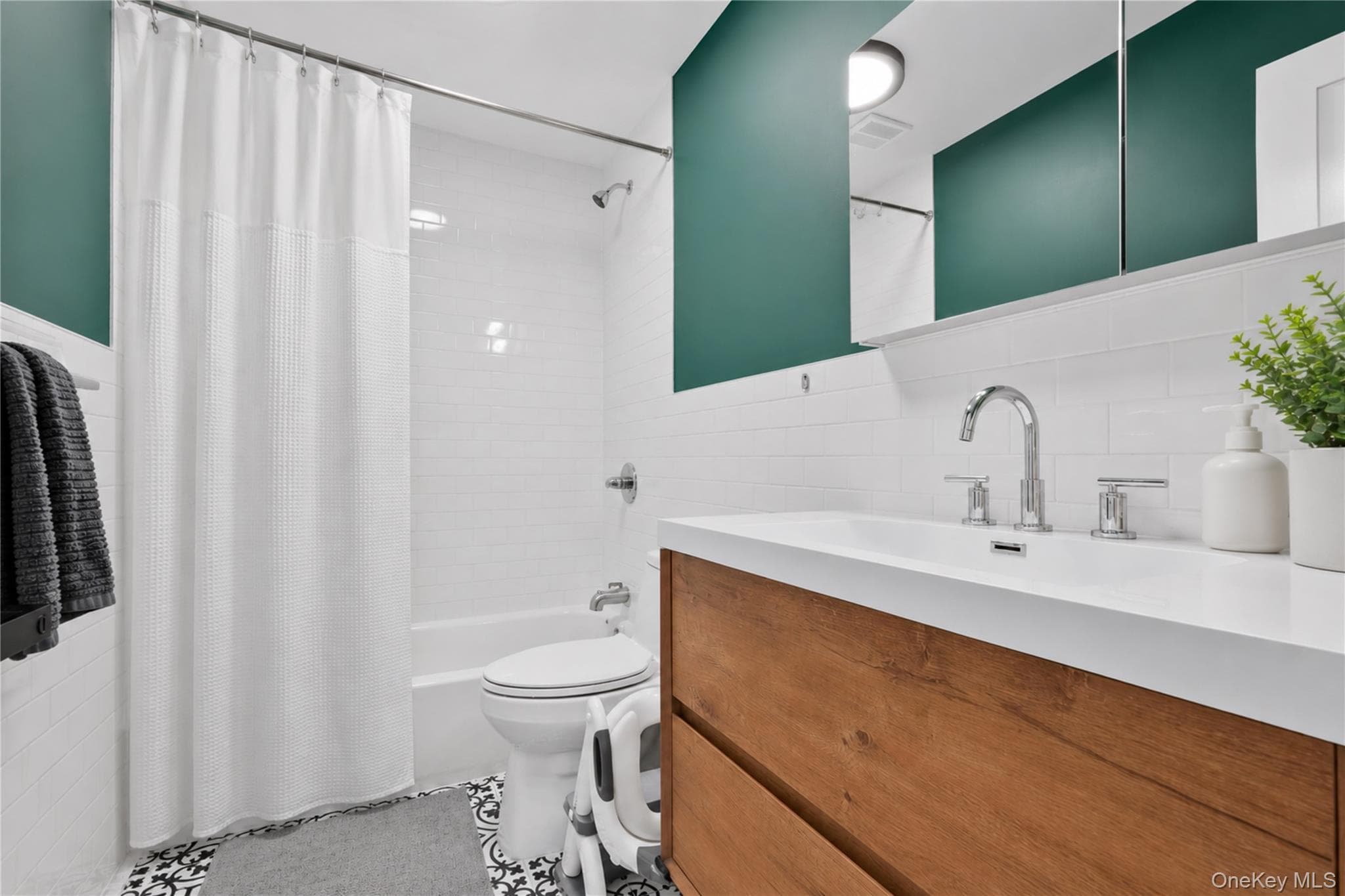 925 Hart Street thumbnail 7