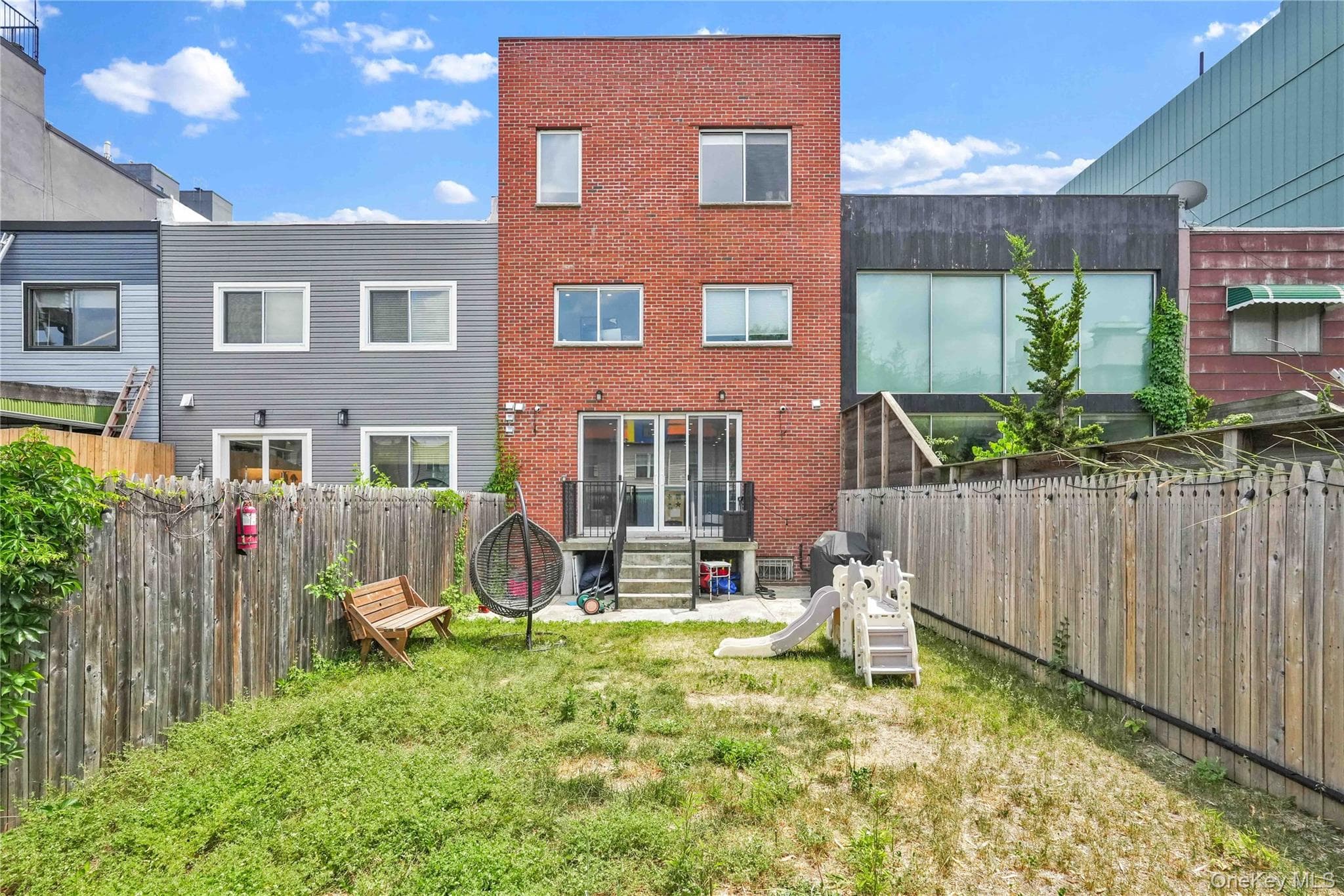925 Hart Street thumbnail 26