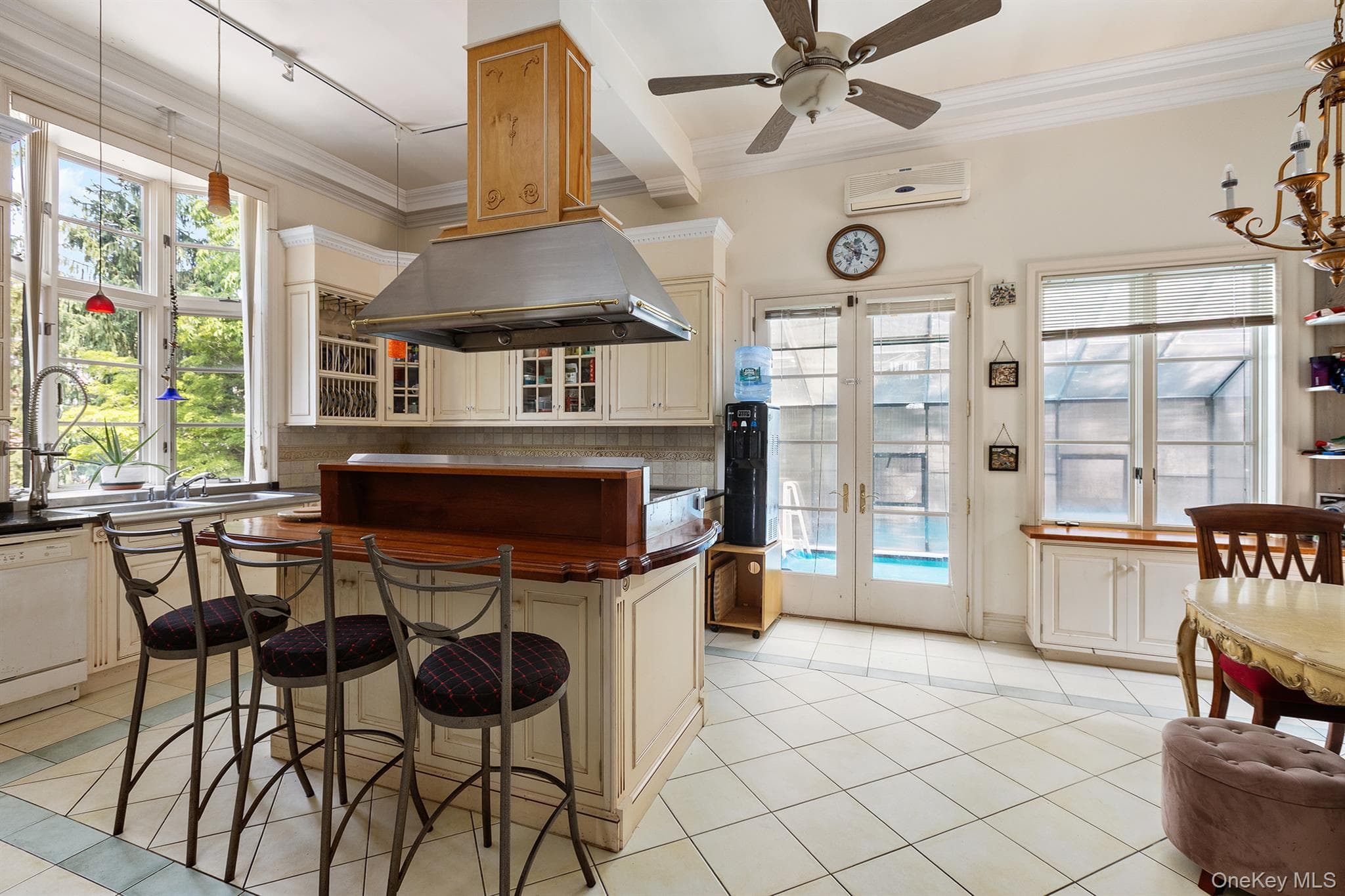 5440 Independence Avenue thumbnail 13