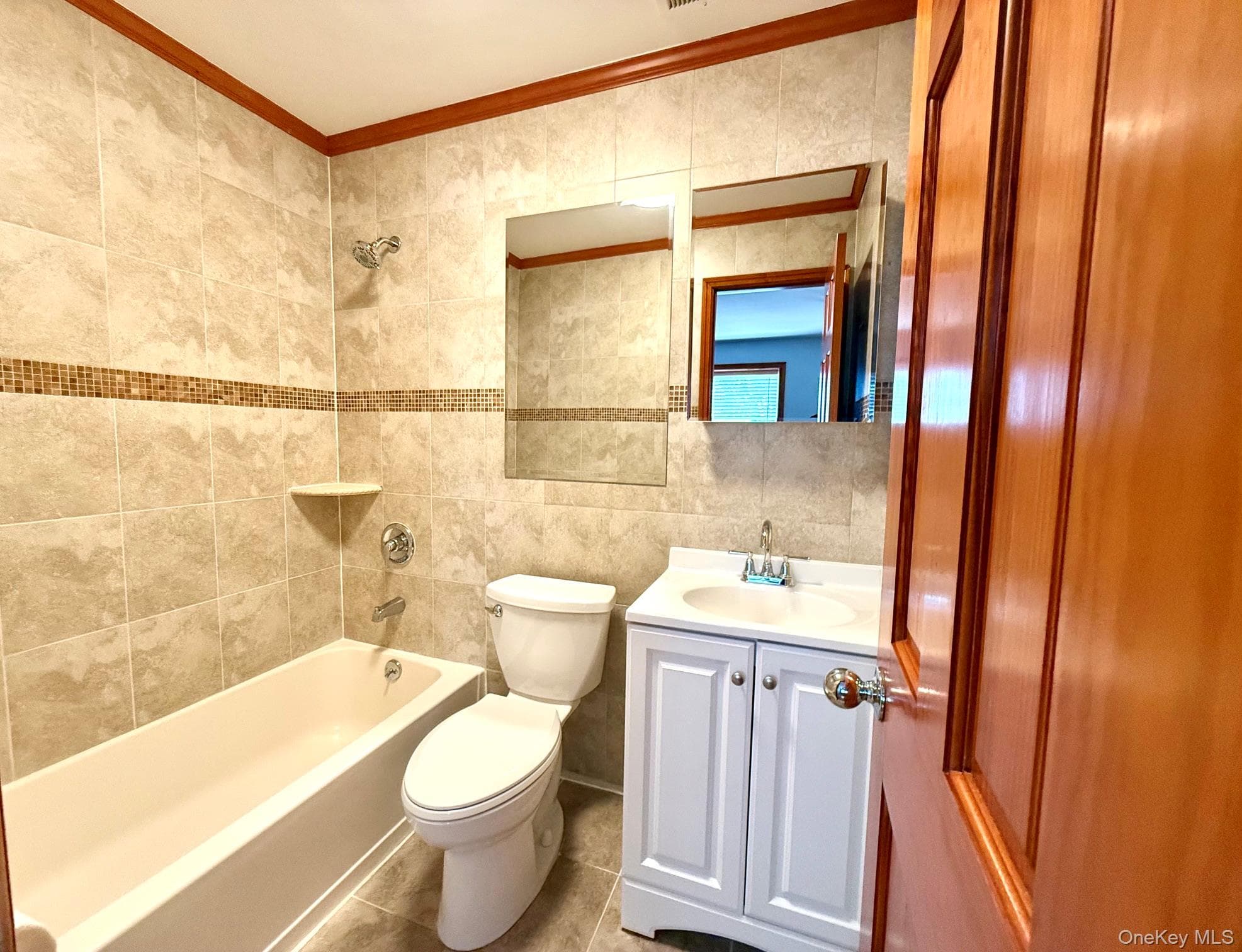 6542 Metropolitan Avenue thumbnail 5