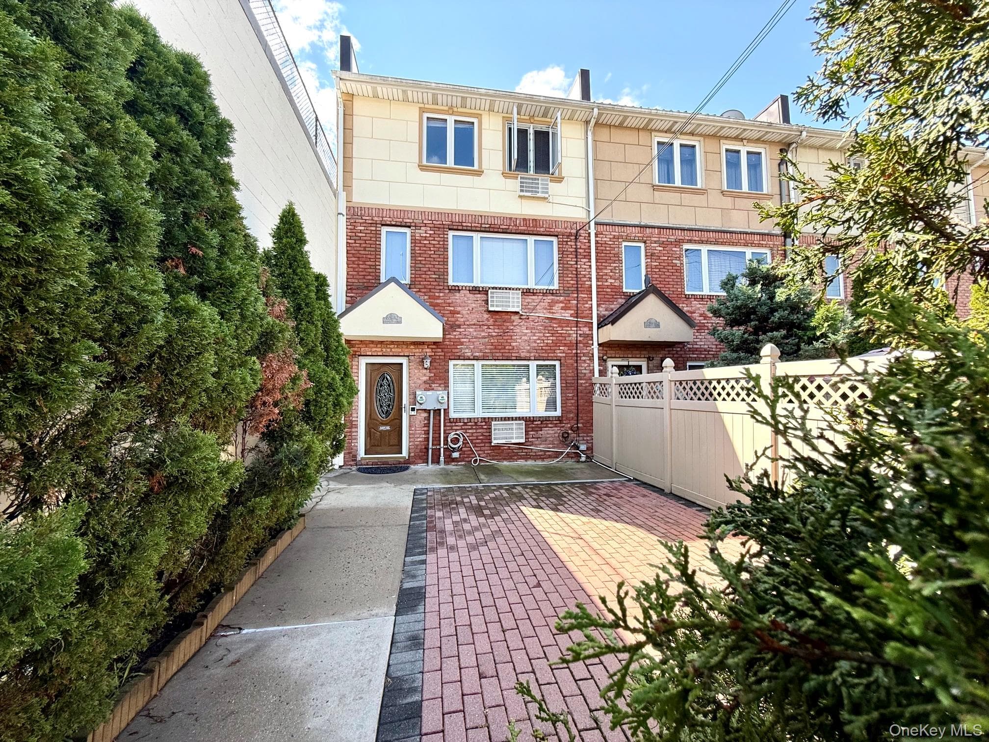 6542 Metropolitan Avenue, Middle Village