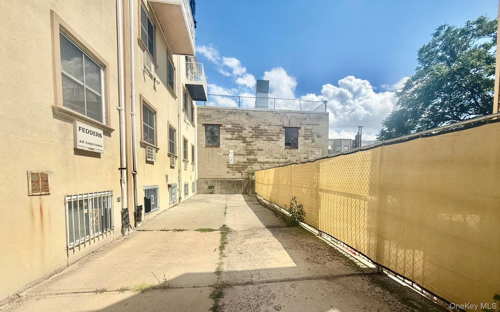 6542 Metropolitan Avenue thumbnail 2