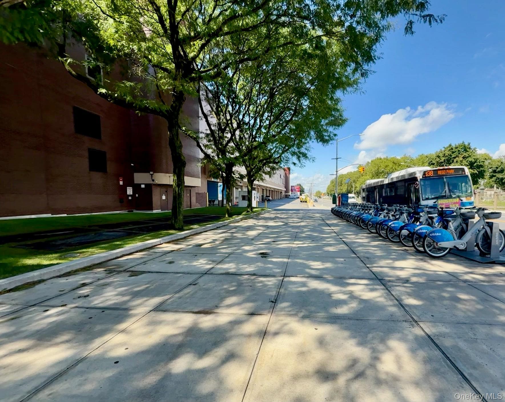 6542 Metropolitan Avenue thumbnail 18