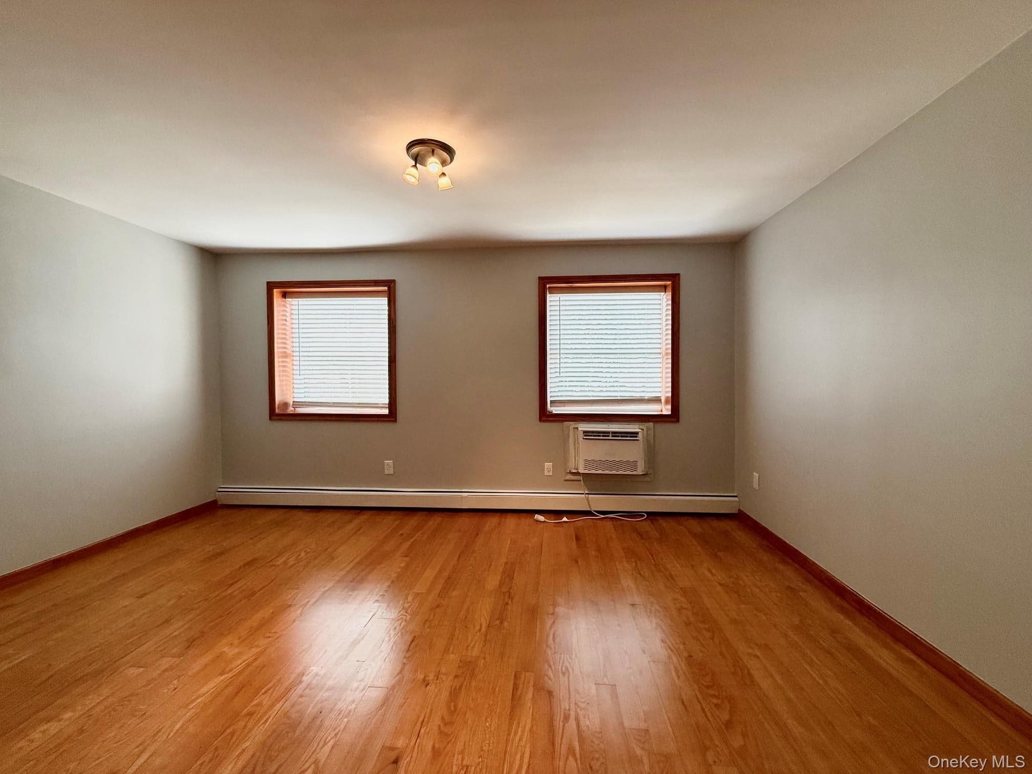 6542 Metropolitan Avenue thumbnail 6