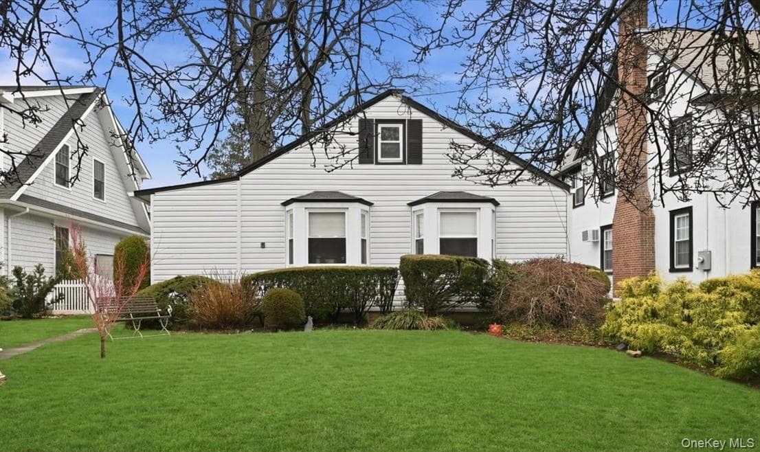 163 Elm Street photo 1