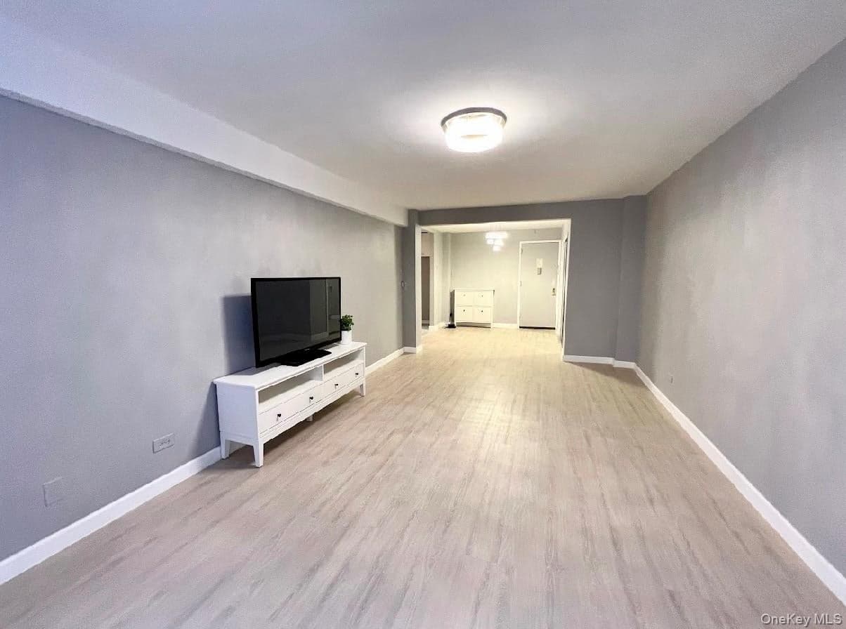 13317 Sanford Avenue Unit: 2J thumbnail 5