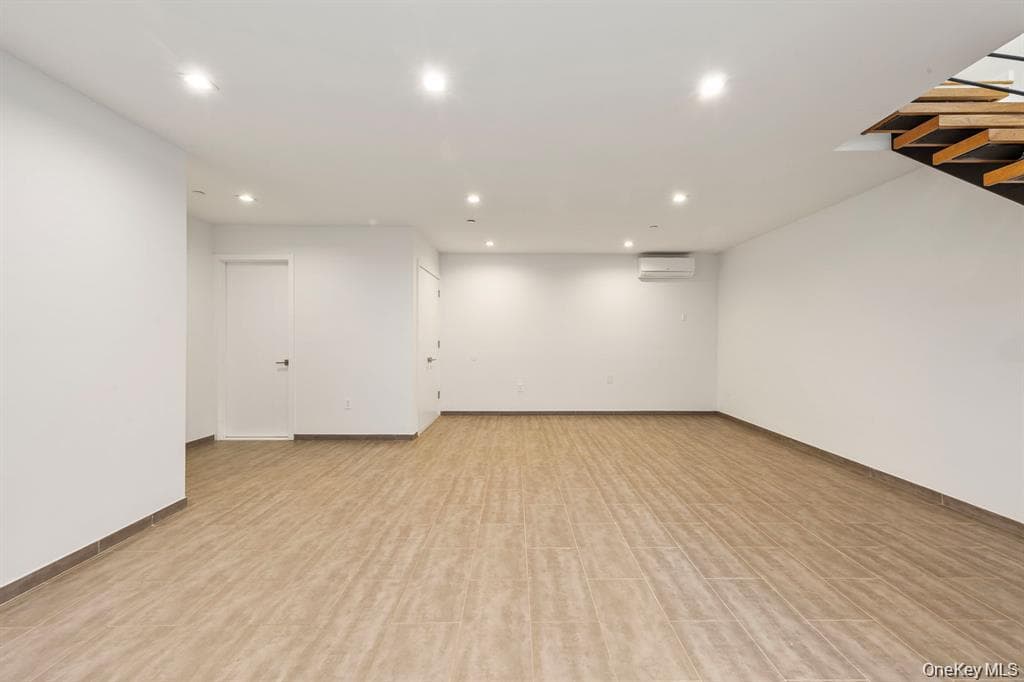 311 Hart Street Unit: 1B thumbnail 19