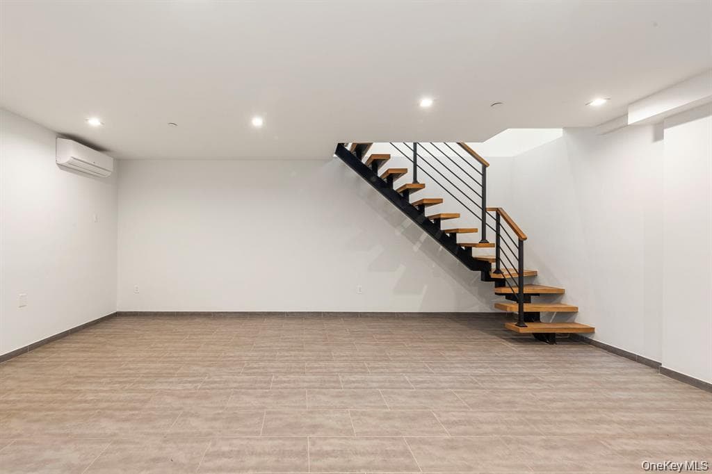 311 Hart Street Unit: 1B thumbnail 17