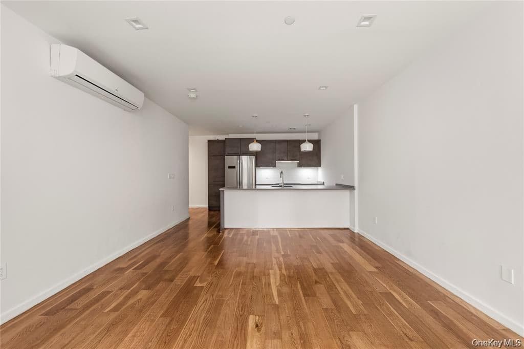 311 Hart Street Unit: 1B thumbnail 6