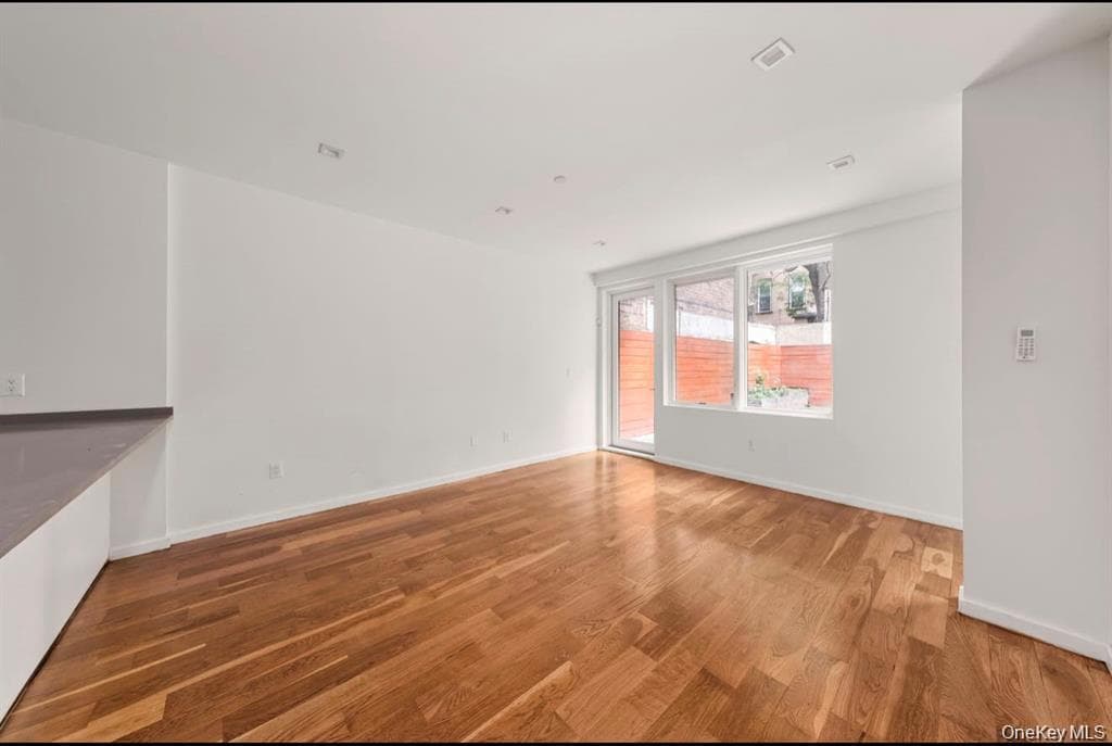 311 Hart Street Unit: 1B thumbnail 2