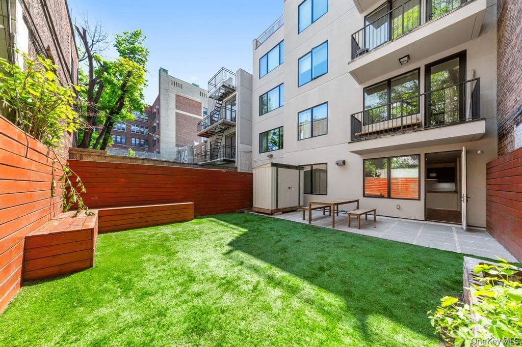 311 Hart Street Unit: 1B thumbnail 4