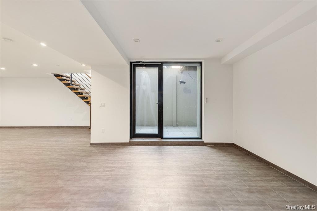 311 Hart Street Unit: 1B thumbnail 21