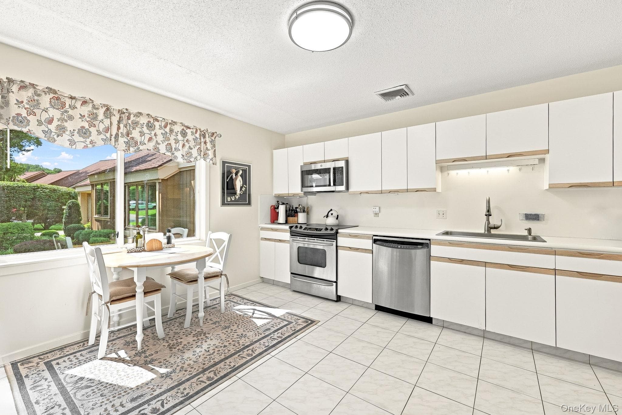 590 Heritage Hills Unit: B thumbnail 8