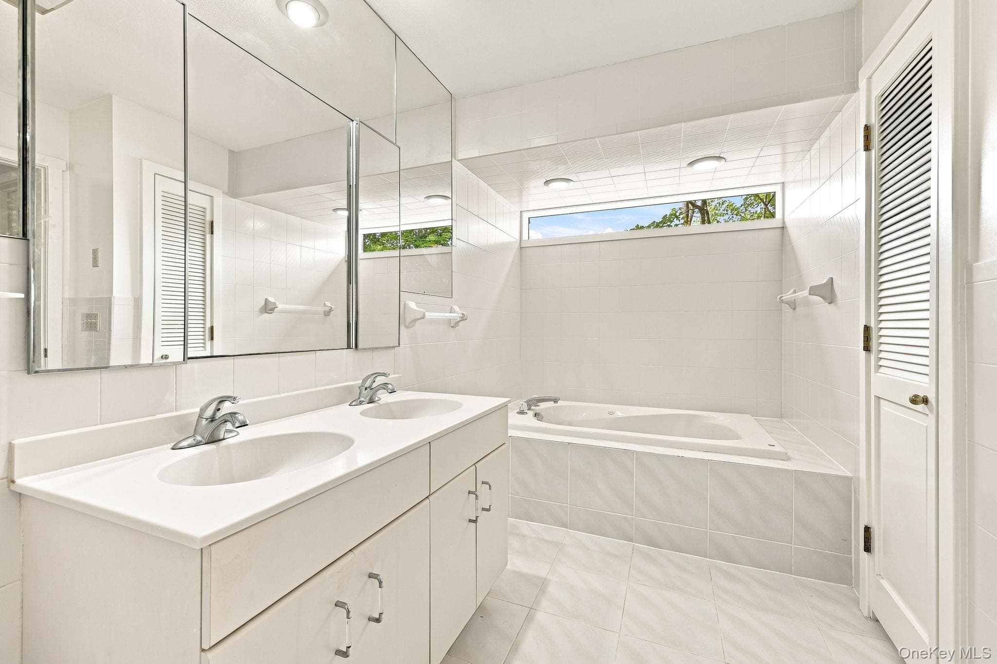 590 Heritage Hills Unit: B thumbnail 14