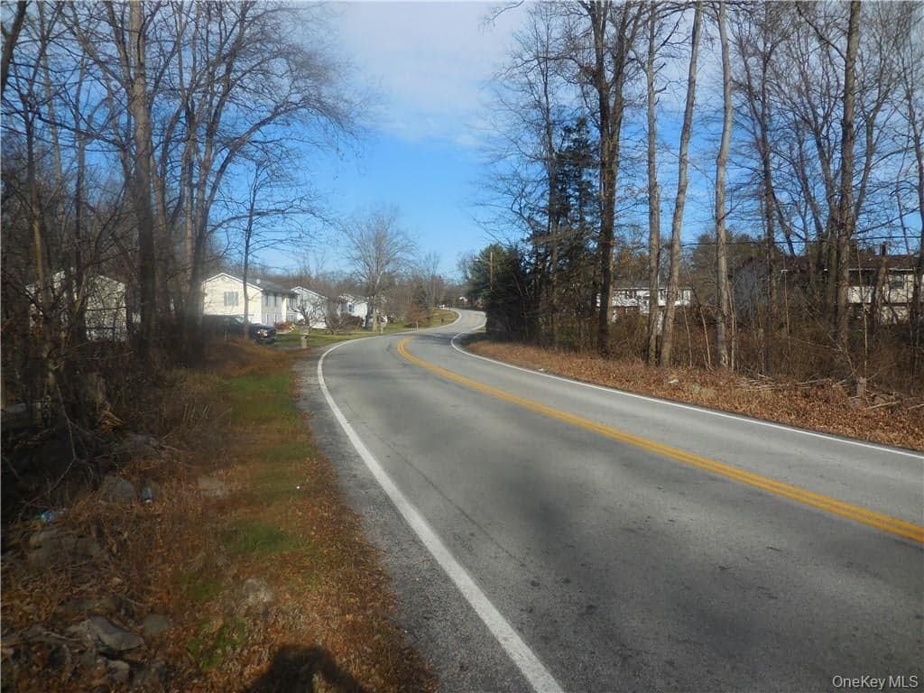 Lakeside Road thumbnail 4