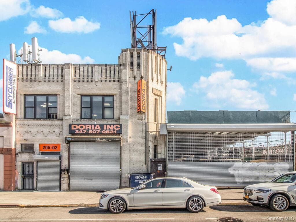 205-02 Jamaica Avenue thumbnail 3