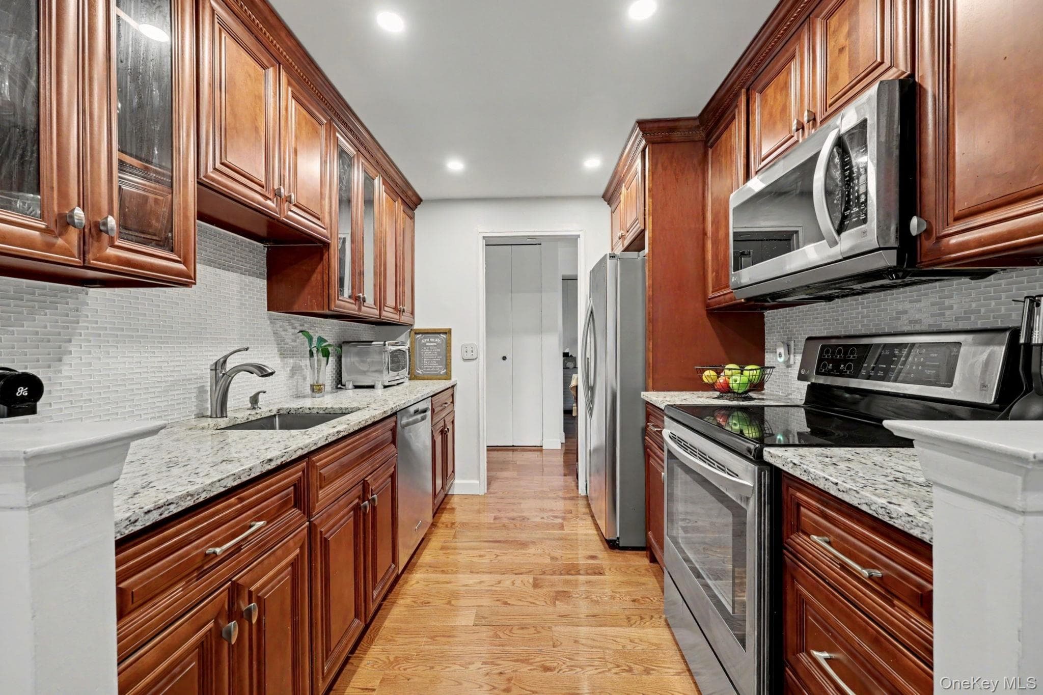 500 High Point Drive Unit: 810, Hartsdale