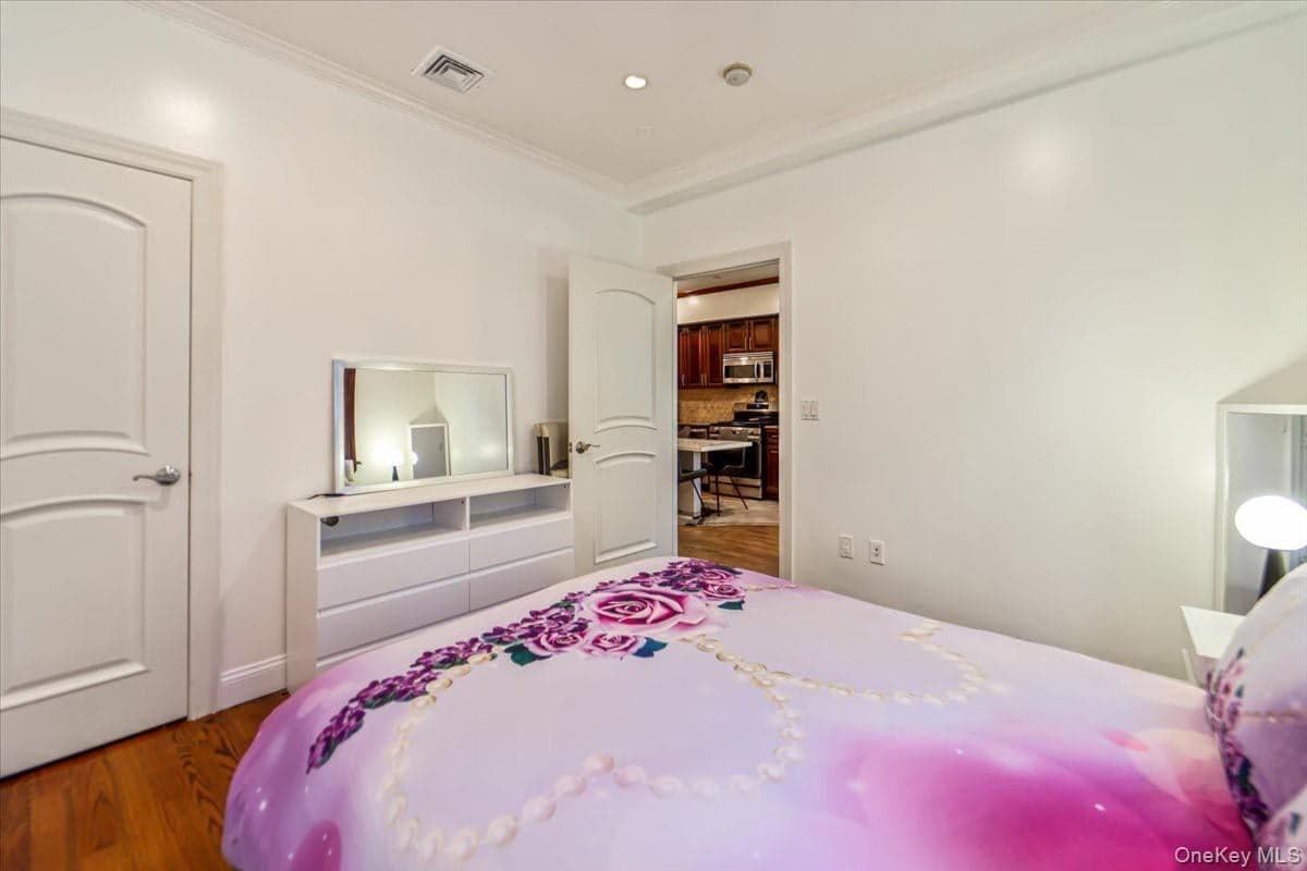2569 38th Street Unit: 1R thumbnail 10