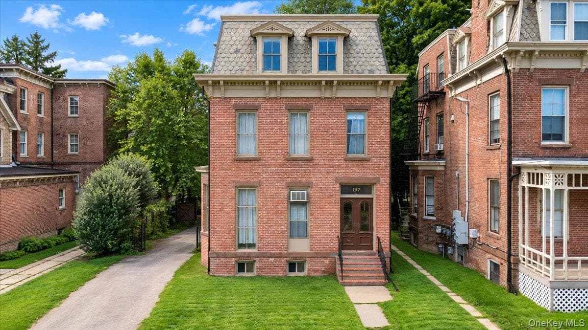 197 Grand Street photo 1