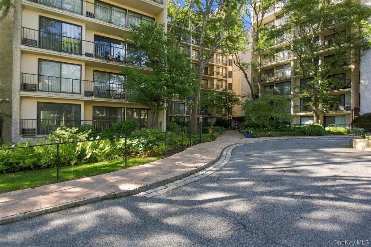 150 Overlook Avenue Unit: 1P thumbnail 2