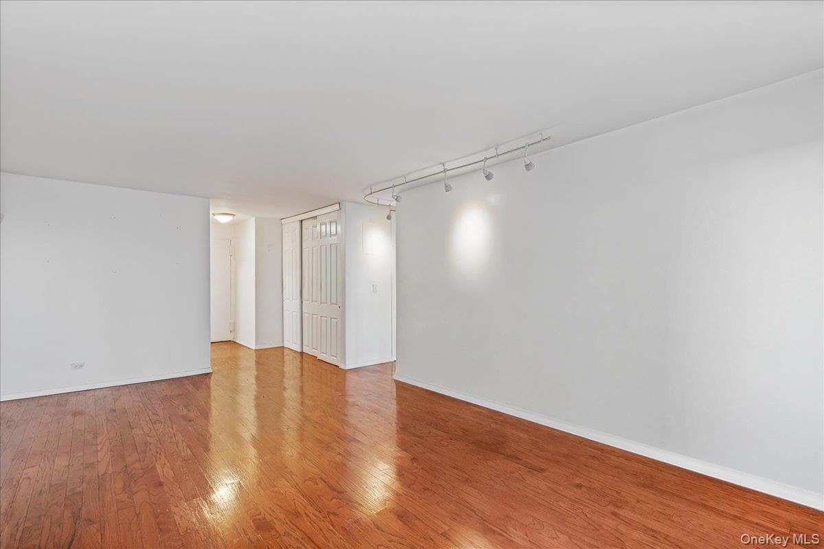 17-85 215 Street Unit: 5L thumbnail 6