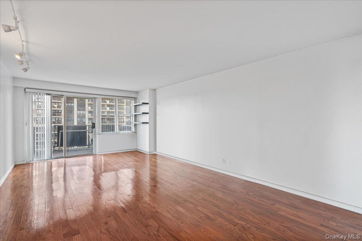 17-85 215 Street Unit: 5L thumbnail 4