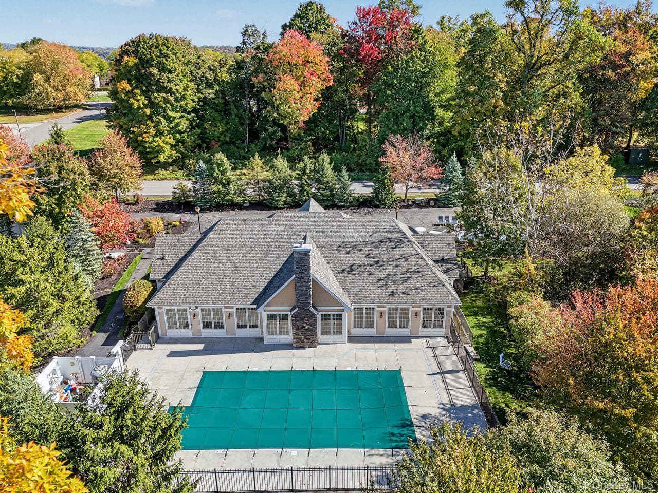 2329 Depeyster Drive thumbnail 3