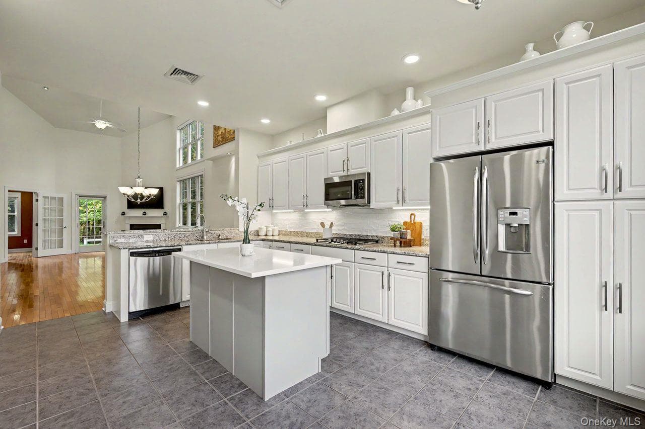 2329 Depeyster Drive thumbnail 5